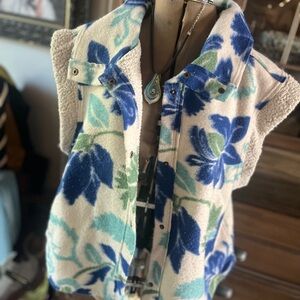 Floral Sleeveless Fleece Vest